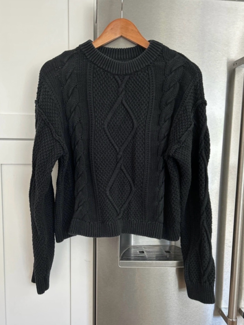 QUINCE 100% Organic Cotton Cropped Cable Sweater in Black